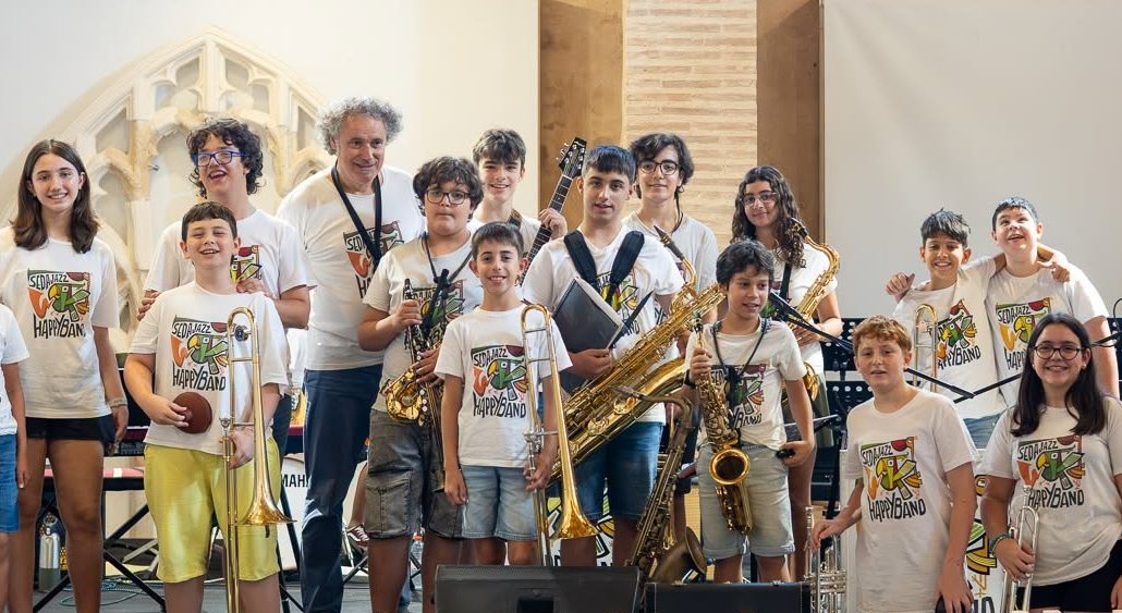 La Sedajazz Happy Band al completo, posando con sus saxos, trompetas y trombones