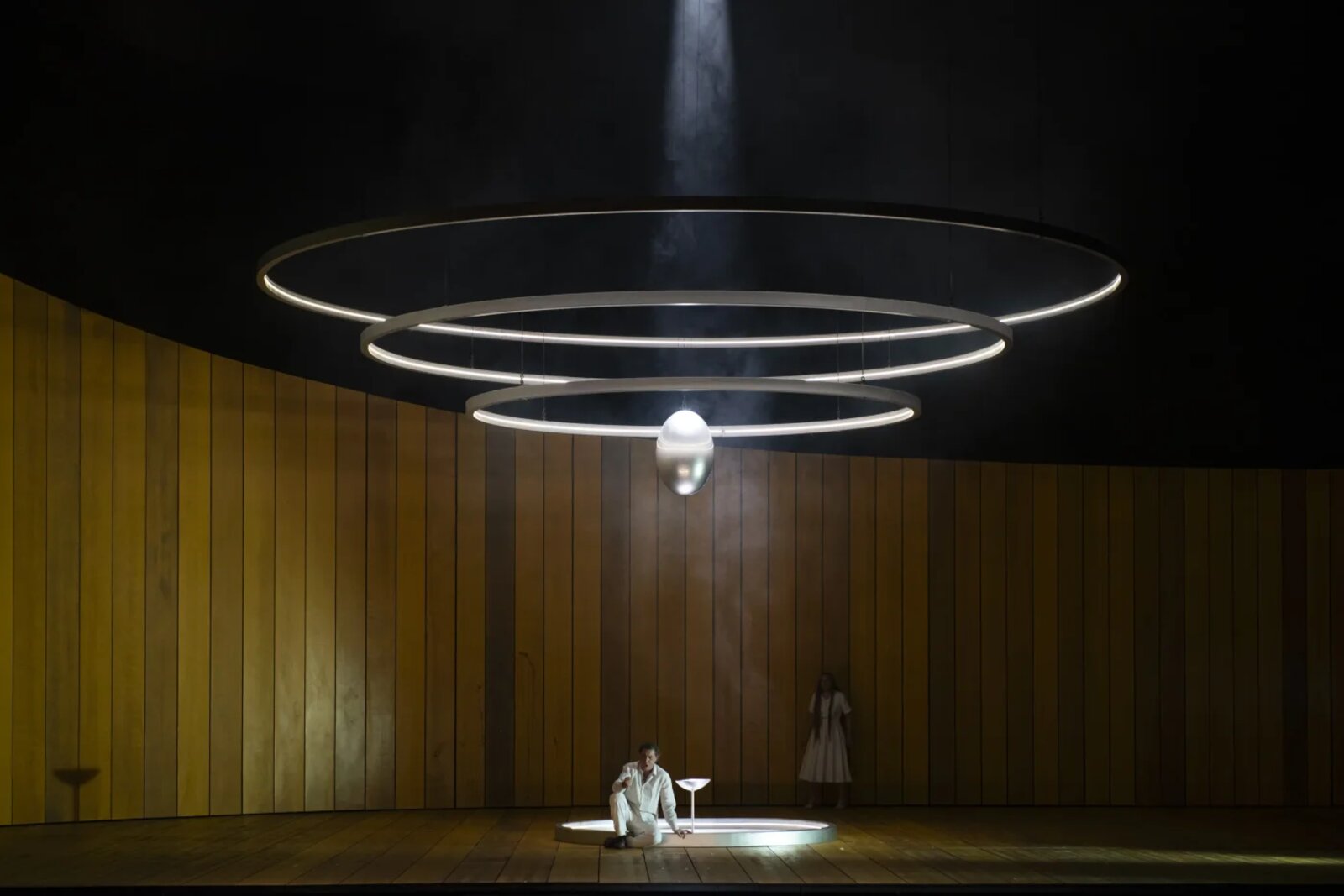 Escena de la producción de Lohengrin de la Opera di Roma
