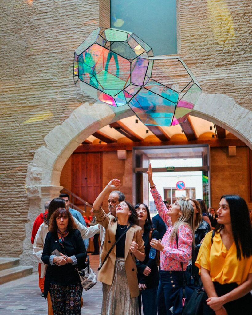 Grupo de visitantes en una visita guiada de Open House Valencia