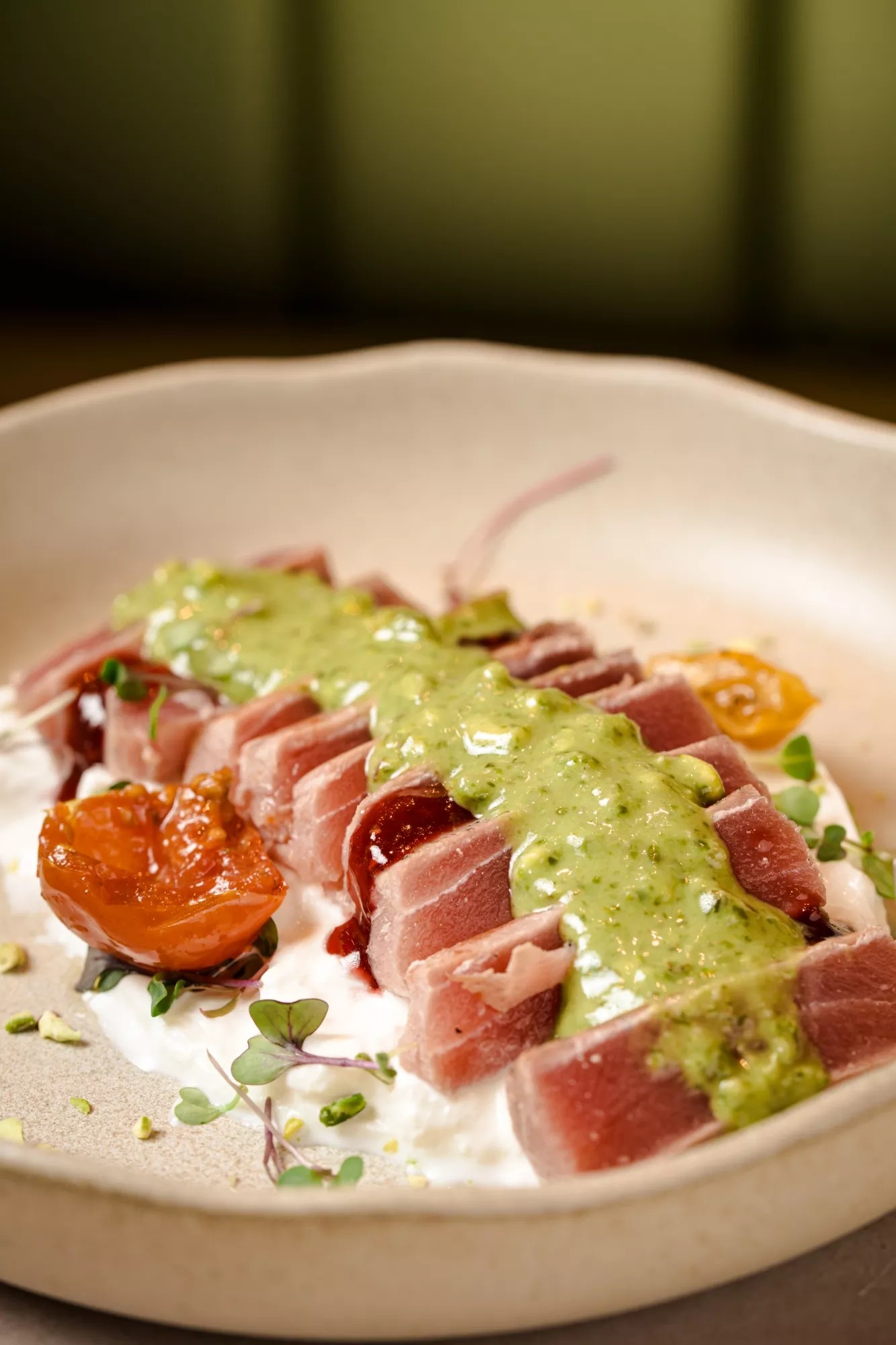 Terra, Palma. Tataki de atún rojo, burrata y pesto de pistacho